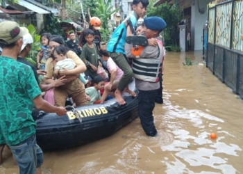 Polri Bantu Evakuasi dan Penanganan Banjir di Jabodetabek