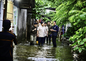 Prabowo Tinjau Warga Terdampak Banjir di Bekasi