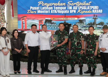 Menteri Nusron Serahkan Sertipikat Tanah untuk Puslatpur Terluas se-Asia, Wujud Komitmen Selesaikan Aset TNI