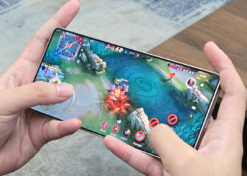 Atur strategi gameplay kamu pakai Hero andalan jadi lebih mulus berkat FPS yang stabil yang anti nge-lag