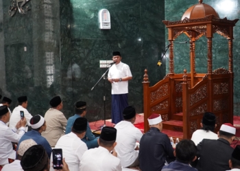 Herman Deru-Cik Ujang Safari Ramadan di Masjid Ar-Ra’iyah DPRD Sumsel