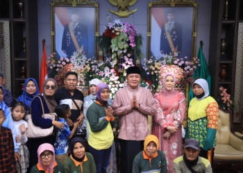 Ribuan Masyarakat, Driver Ojol, dan Petugas Kebersihan Ramai-ramai Hadiri Open House Gubernur Herman Deru