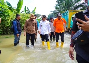 Wabup Muba Rohman Tinjau Korban Banjir di Tungkal Jaya