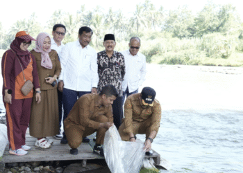Bukit Asam (PTBA) Tebar 30 Ribu Bibit Ikan untuk Pemberdayaan Masyarakat Sawahlunto