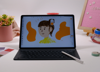 Galaxy Tab S10 FE Series mendukung kamu #YangMauLebih artsy dengan beragam aplikasi terbaik seperti Sketchbook dan Clip Studio Paint