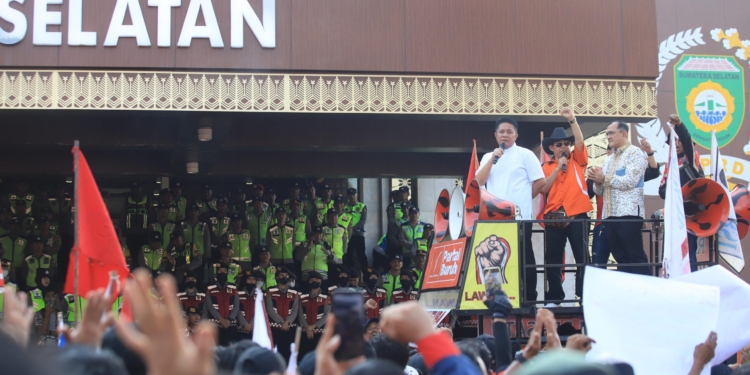 Foto: Aksi Buruh di DPRD Sumsel