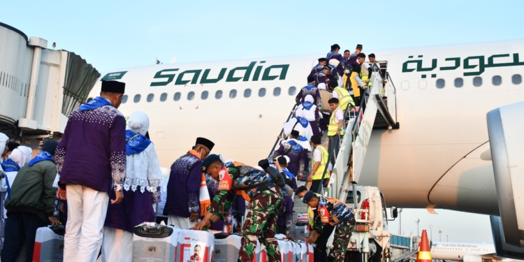 Foto: Keberangkatan Kloter 1 Embarkasi Palembang