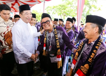 Bupati Muba Toha Bersama Wabup Rohman Lepas Ratusan Calon Jamaah Haji 2025