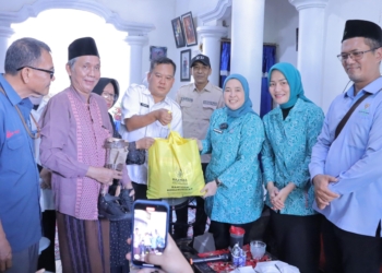 Ramlah Bahagia Dapat Kaki Palsu dari TP PKK Palembang