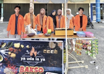 Mahasiswa Universitas IBA Fakultas Ekonomi Jurusan Manajemen Berwirausaha Bakso Bakar