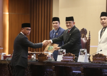 DPRD Sumsel Bahas Tiga Raperda Strategis, Sekda Edward Candra Dengarkan Pandangan Fraksi