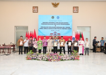 Serahkan Sertipikat di Sulut, Nusron Wahid: Era Presiden Prabowo Bidang Pertanahan Harus Selesai