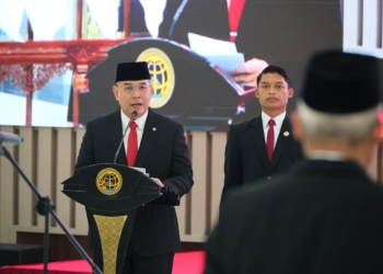 Lantik Pejabat Struktural, Wamen Ossy Dermawan Ajak Jajaran Mengabdi kepada Negara dengan Penuh Dedikasi