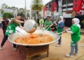 Foto: Bobon Santoso dan Chef Arnold Masak Pindang Tulang 1.000 Porsi di Palembang