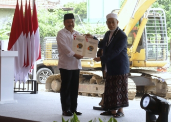 Dirjen PPTR Kementerian ATR/BPN Serahkan Sertipikat Tanah Wakaf Pesantren Al-Khoziny