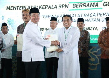 Jelang Natal, Romo Wahyu Terima Sertipikat Gereja Katolik Fransiskus Asisi sebagai Kado Natal bagi Umat