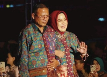 Wali Kota Prabumulih dan Istri Tampil di Swari Songket Nusantara