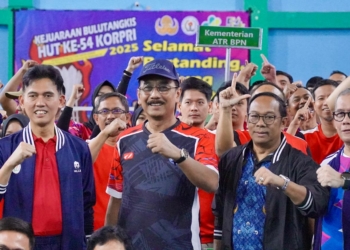Sekjen ATR/BPN Ikuti Laga Eksibisi Pembukaan Kejuaraan Bulutangkis HUT ke-54 KORPRI
