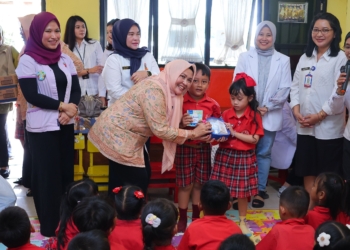 Cegah Gigi Berlubang, DWP Palembang Edukasi Kesehatan Gigi ke Anak TK