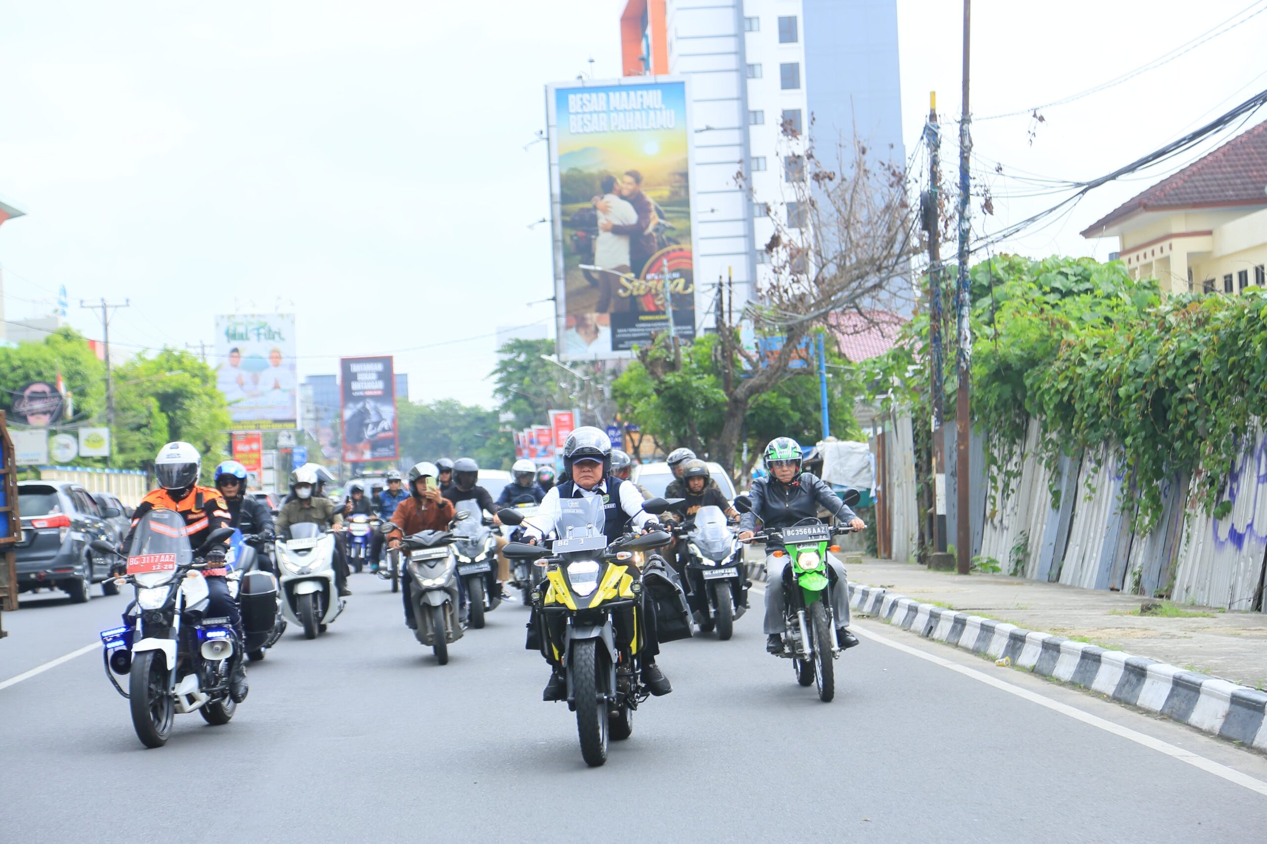 Herman Deru Motoran ke Banyuasin, Tanam Padi, Safari Jumat, hingga Tinjau Kampung Wisata Al-Munawar