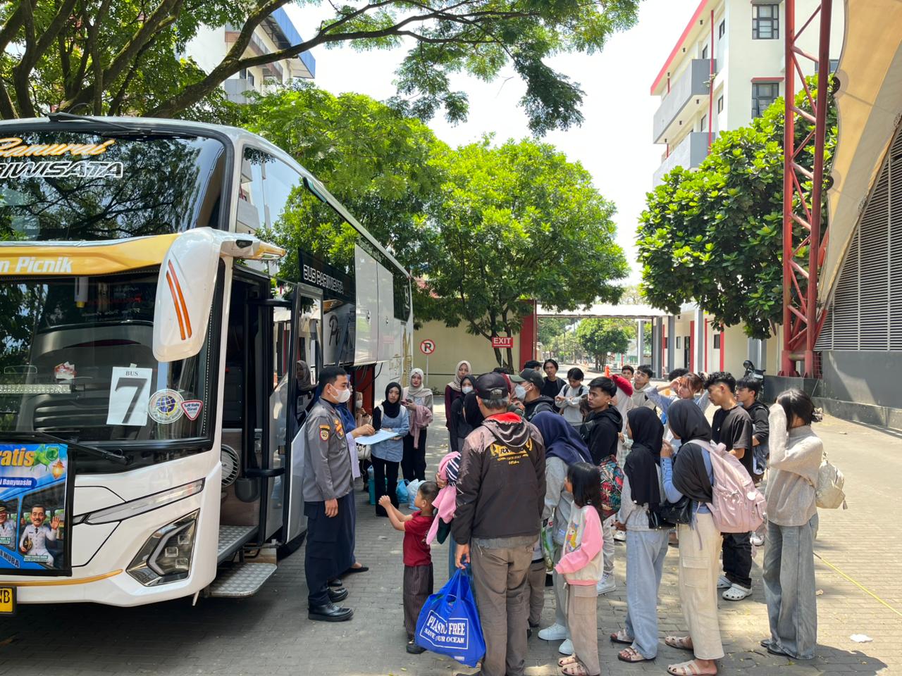 Bupati Muba Kirim 7 Bus dan 2 Speed Boat Antar Mahasiswa Mudik