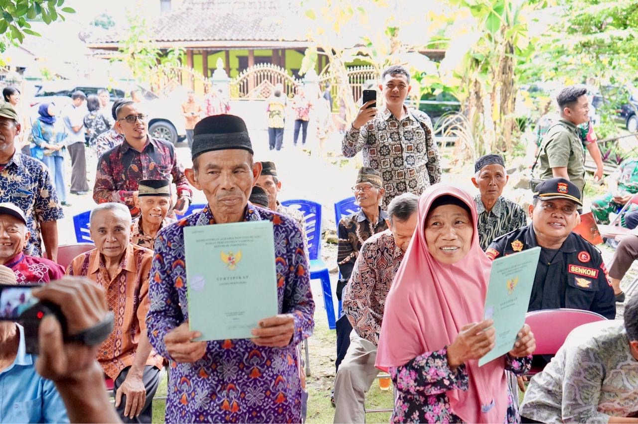 Perjuangan Panjang, Akhirnya Sertipikat Tanah Mbah Tupon Kembali ke Tangan yang Berhak