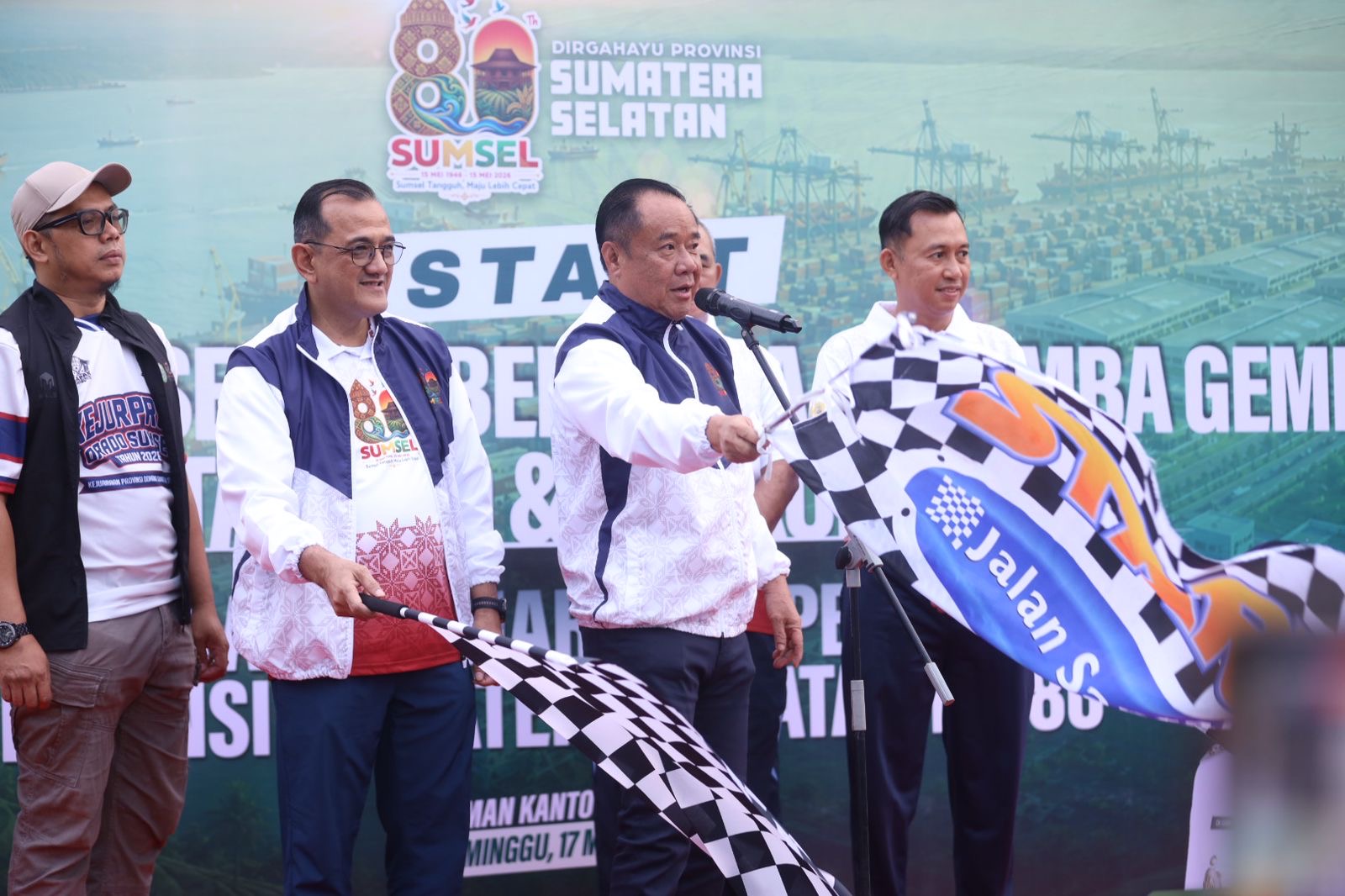 Cik Ujang Lepas Jalan Santai HUT ke-80 Sumsel, Ribuan ASN dan Warga Meriahkan Kebersamaan