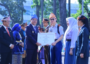 Cik Ujang Tekankan Peningkatan Kualitas Pendidikan pada Upacara Hardiknas 2026