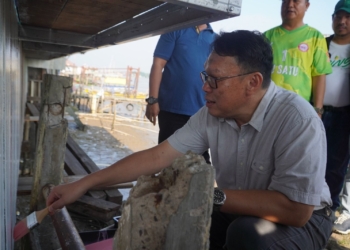 Rumah di Tepian Sungai Musi Palembang Dicat