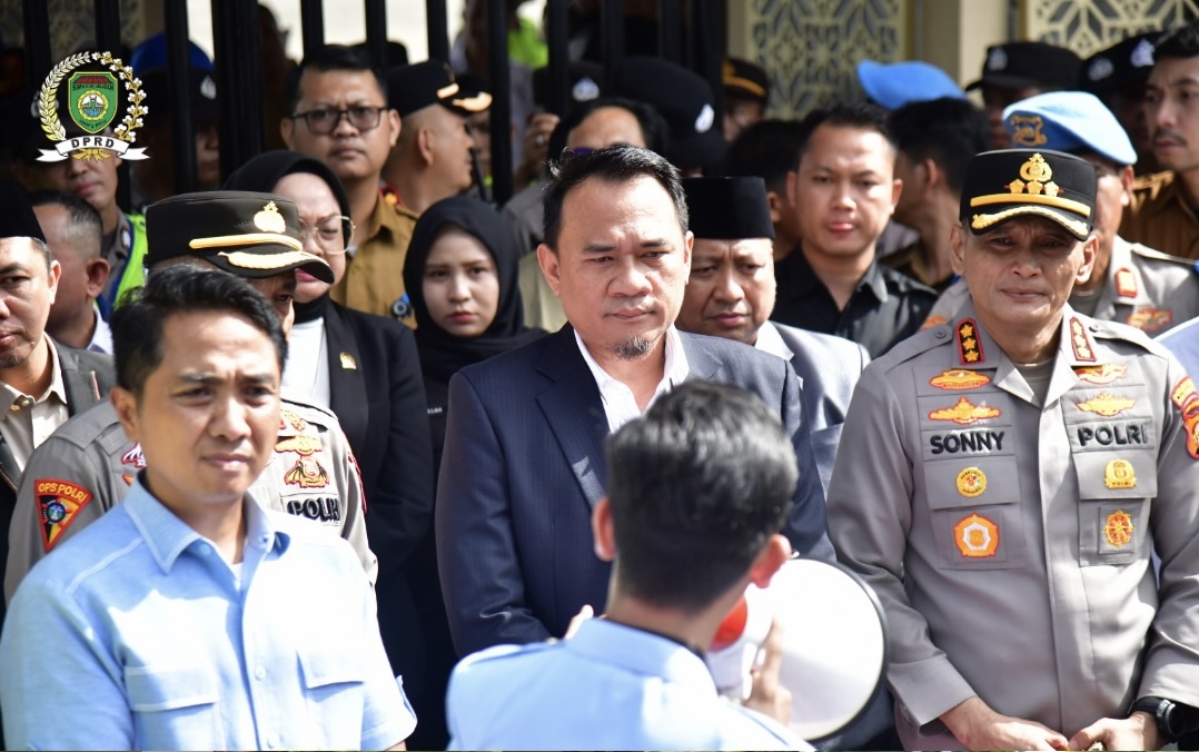 Andie Dinialdie Temui Aksi Mahasiswa Gelar Demo di DPRD Sumsel