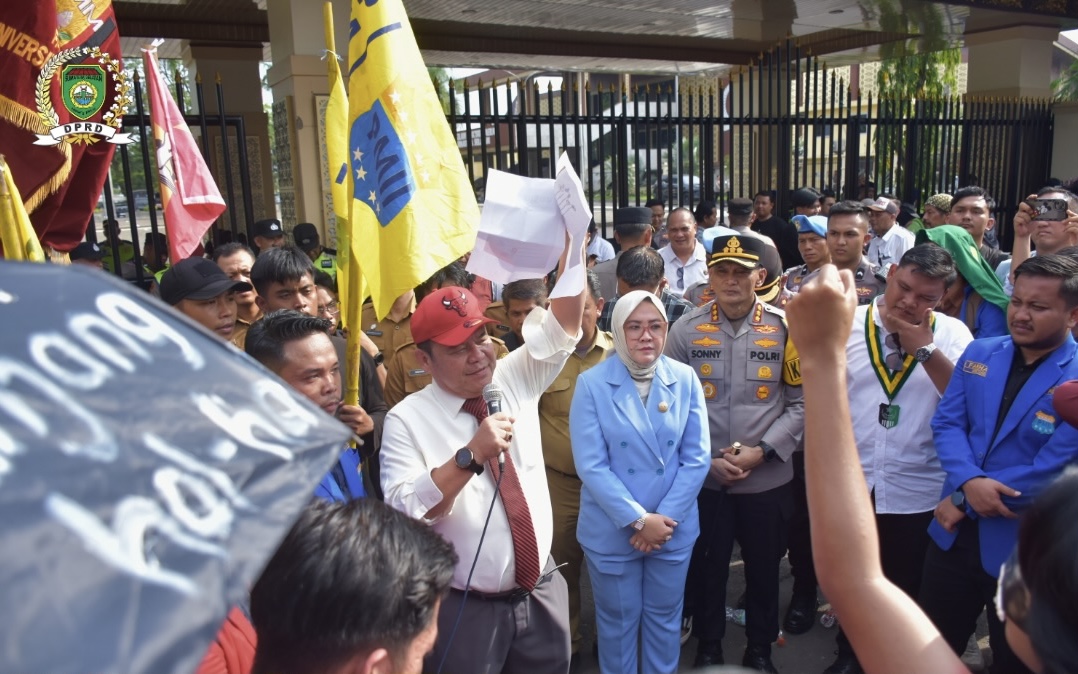 Wakil Ketua DPRD Sumsel Ilyas Panji Alam Terima Aksi Demo Cipayung Plus Sumsel