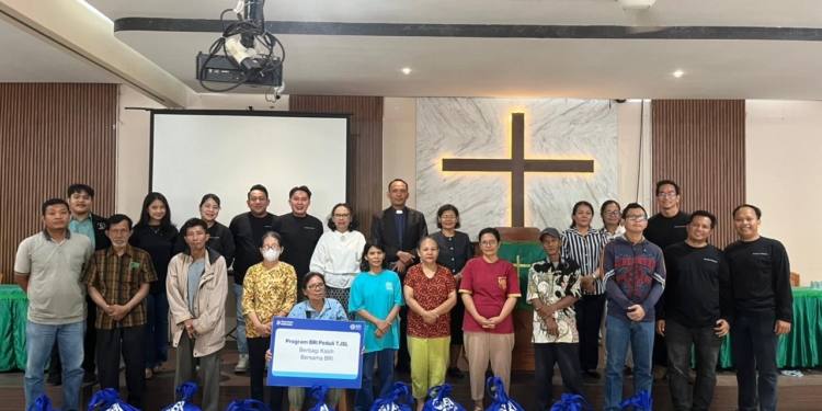 Hadirkan Manfaat Nyata bagi Masyarakat, BRI Region 4 Palembang Salurkan Bantuan Sembako ke Enam Gereja