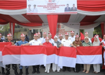 Pemkot Palembang Bagikan 5.000 Bendera Merah Putih
