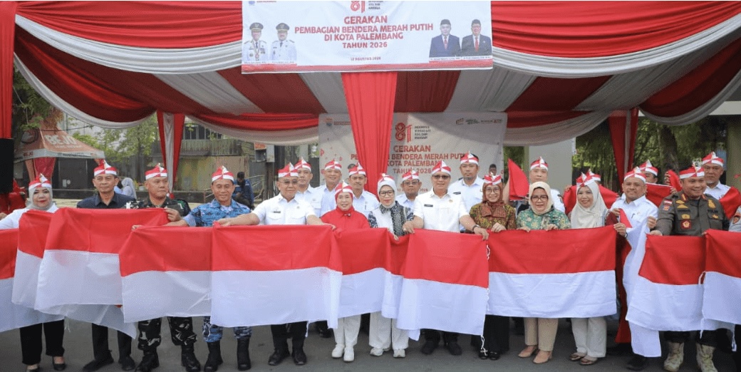 Pemkot Palembang Bagikan 5.000 Bendera Merah Putih