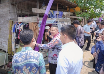 Ossy Dermawan Serahkan Sertipikat bagi MBR di Kalsel