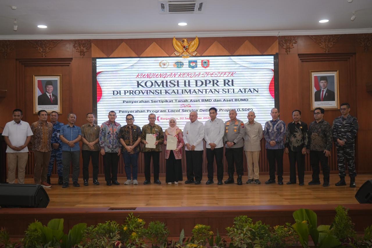 Kementerian ATR/BPN Serahkan Sertipikat Aset BMD dan BUMD Pemprov Kalsel